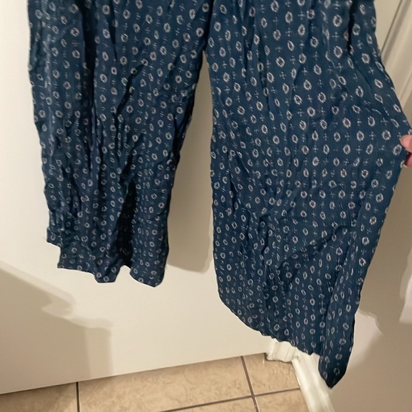 En Crème Blue Jumpsuit with V-Neck and Flutter Sleeves Size L - Picture 4 of 8